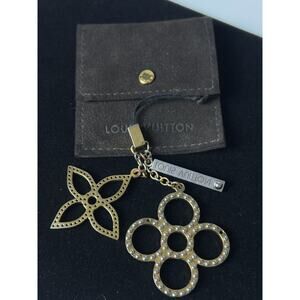 LOUIS VUITTON Key ring Flower Motif Keychain Charm